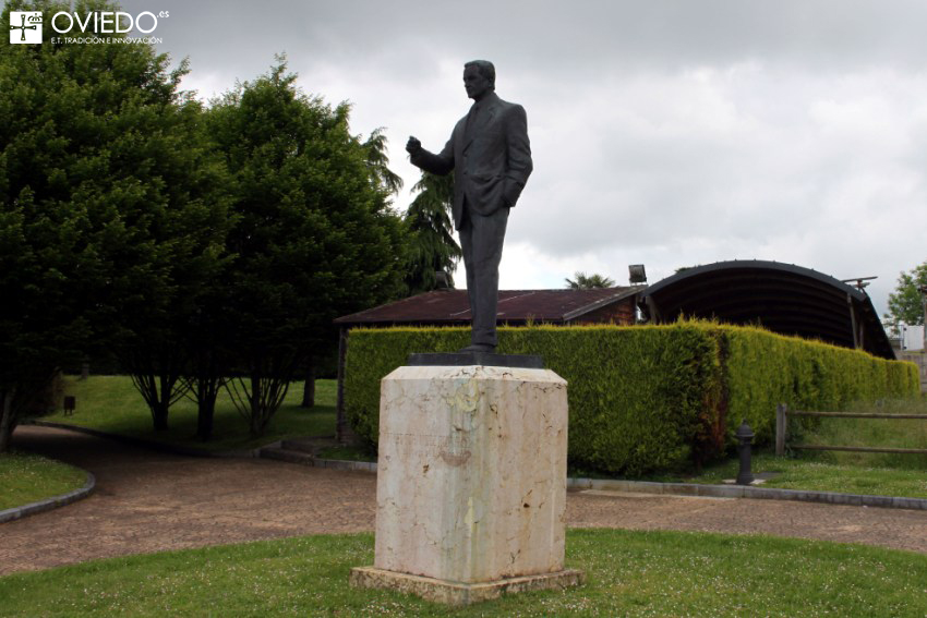 Escultura Arturo Fernández